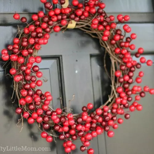 Make a Winter Berry Wreath in 15 Minutes for $15