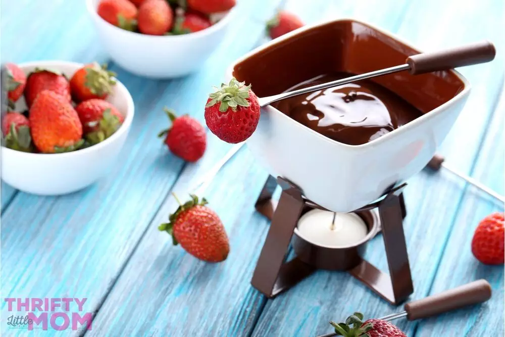 chocolate fondu makes a delicious treat at a kids disco party